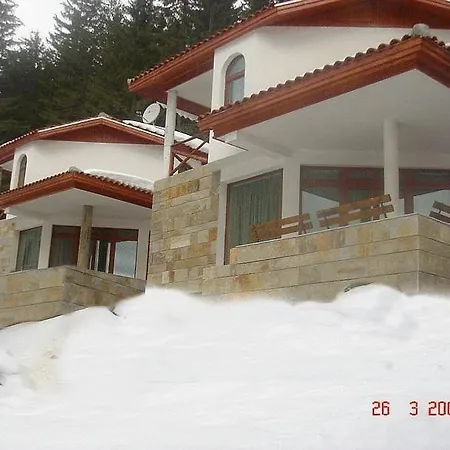 Bron House Villa Pamporowo